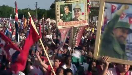 Cubanos marcharon el 1 de Mayo en apoyo a reformas de Castro