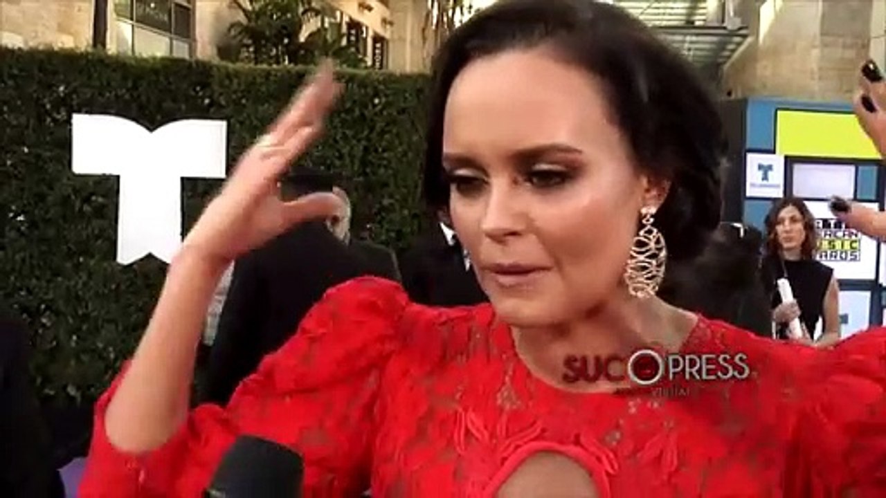 Shaila Durcal recuerda a Juan Gabriel en los Latin American Music Awards