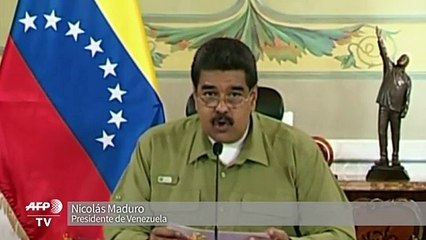 Maduro autoriza que operadoras turísticas cobren en dólares