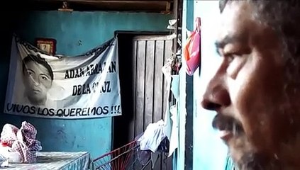 Padre de Ayotzinapa espera respuestas con arresto de expolicía