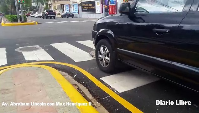 Hoyo en avenida Abraham Lincoln con Max Henríquez U.