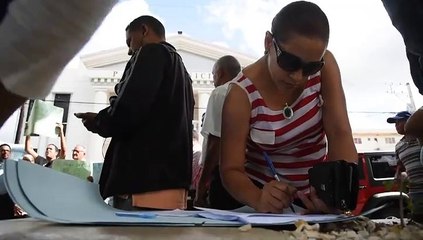 Ciudadanos Moca recolectan firma rechazo pensiones de regidores