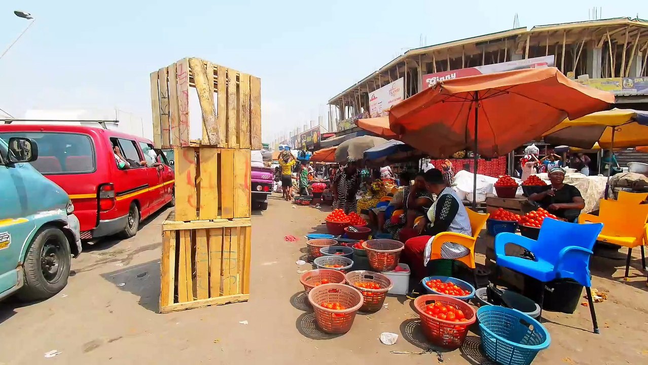 🇬🇭 EXPERIENCE AFRICAN STREET MARKET IN ACCRA GHANA - C.M.B. MARKET