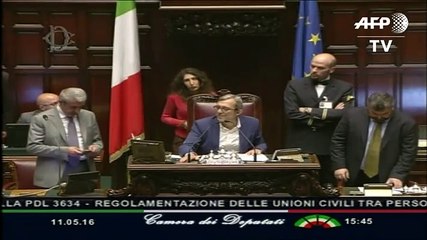 Parlamento de Italia legaliza la unión homosexual
