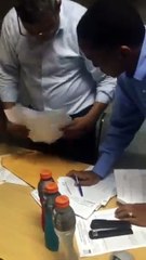 Senador de Valverde irrumpe en Junta Electoral de Laguna Salada