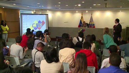 Comienza revisión de firmas por referendo contra Maduro