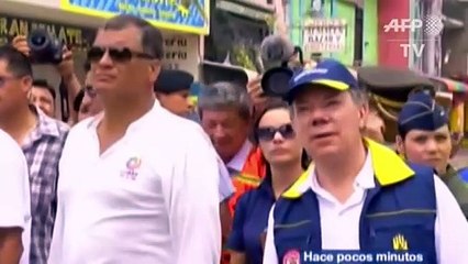 Presidente colombiano entrega ayuda humanitaria en Ecuador