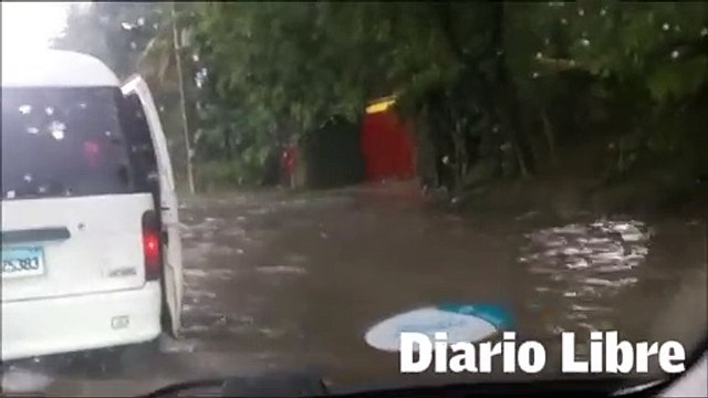 Lluvias inundan calles y avenidas de la capital