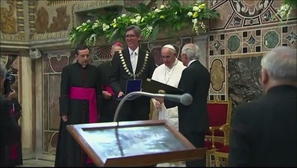 Papa urge a Europa a construir puentes y transformar modelos