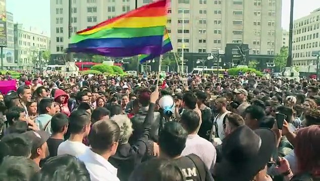 Peña Nieto propone legalizar el matrimonio gay en México