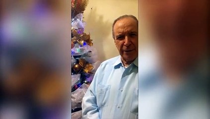 López Rodríguez  bendice a los con motivo de las navidades