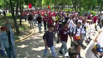Universitarios protestan en Venezuela por crisis presupuestaria