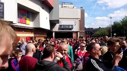 Suspendido partido en Inglaterra por paquete sospechoso