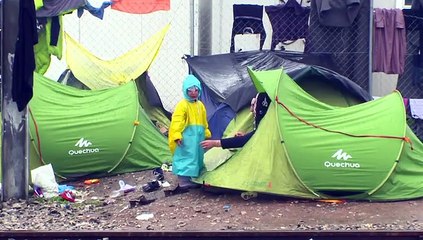 Aumenta presión en Grecia por migrantes