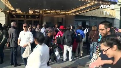 Fanáticos despiden a Prince bailando en el Teatro Apollo de NY