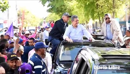 Leonel Fernández realiza recorrido por barrios del Distrito.mp4