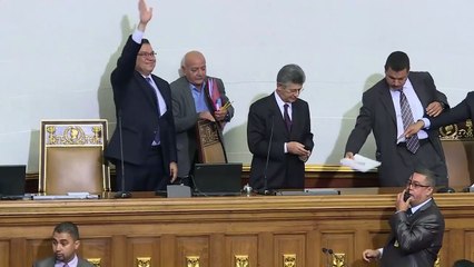 Opositor asume como presidente de parlamento venezolano