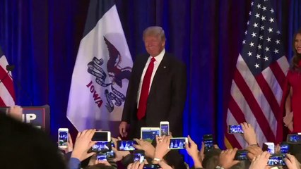 Trump tropieza y Clinton empata en primarias de Iowa