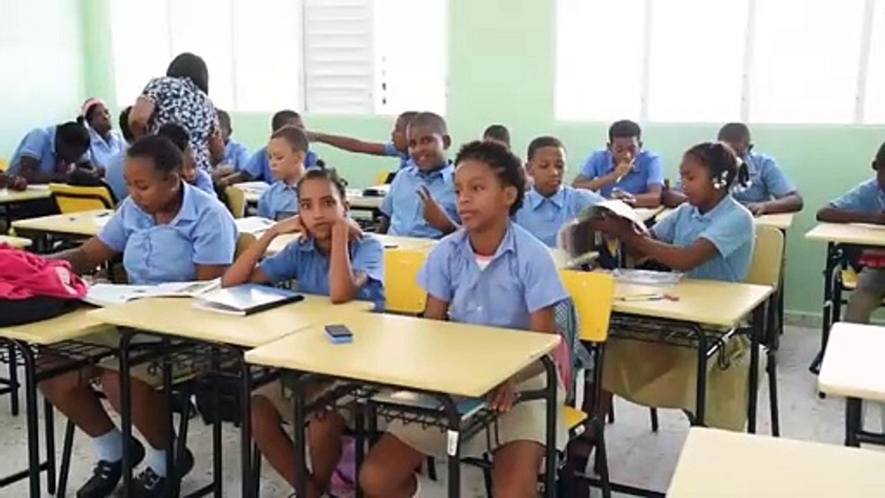 Disponen cambios en uniforme de las escuelas pú...
