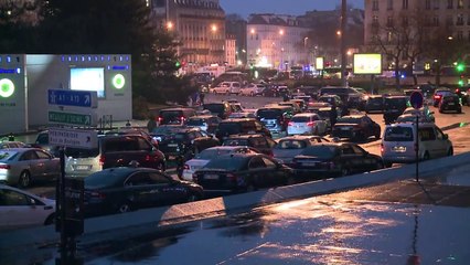 Trabajadores franceses alargan su protesta en París