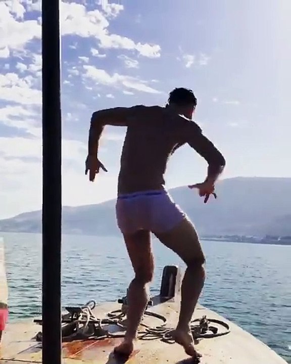 Prince Royce en calzoncillo