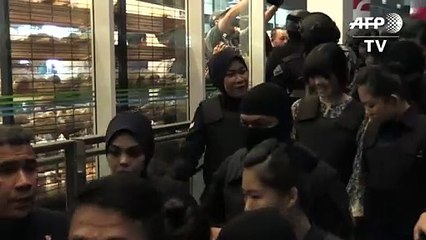 Acusadas de la muerte de Kim Jong-Nam visitan lugar del crimen