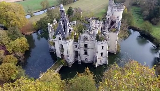 6.500 internautas compran castillo abandonado en Francia