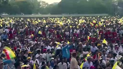 El papa predica el perdón durante su primera misa en Myanmar