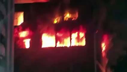 Argentina: incendio de gran magnitud provoca el colapso de un edificio