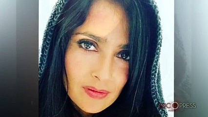 Salma Hayek sexy hasta con canas