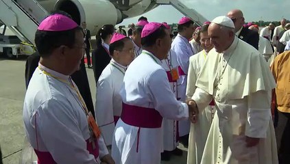 El papa se reúne con el jefe del ejército en inicio de delicada visita a Birmania