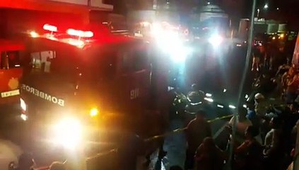 Un incendio afecta local y vivienda en Santiago