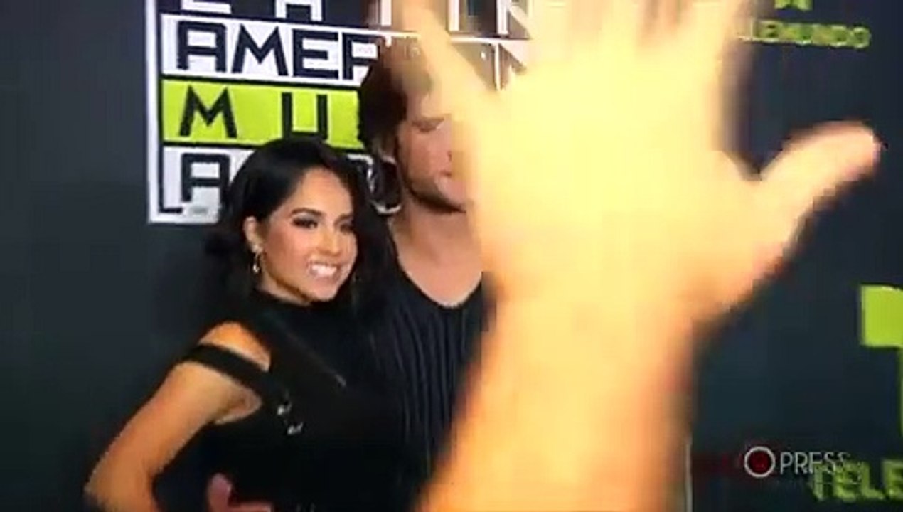 ¿A Becky G le gustan mayores?