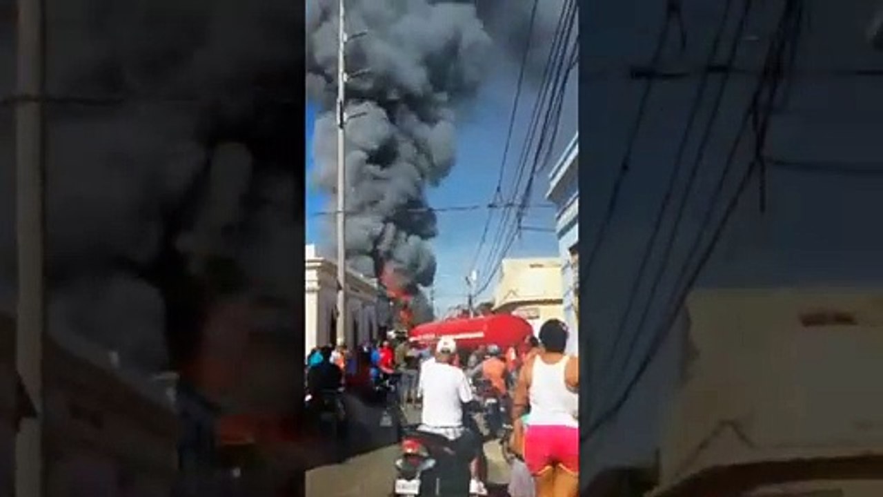 Incendio reduce a cenizas vivienda victoriana en Puerto Plata