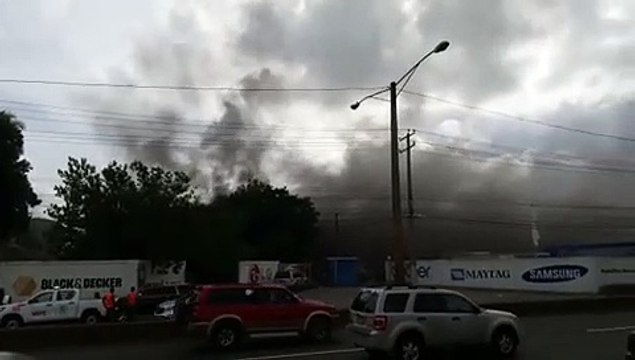 Incendio afecta Plaza Lama del kilómetro 9 y medio de la autopista Duarte