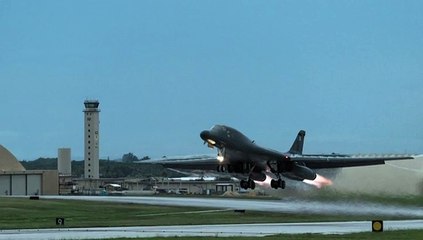 Bombarderos de EEUU sobrevolaron península coreana