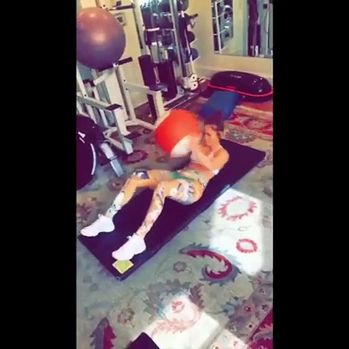 Alex y Jennifer entrenando