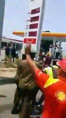 VÍDEO: Minícipes de Quisqueya protestan por apagones; disturbios paralizan comercio de la zona