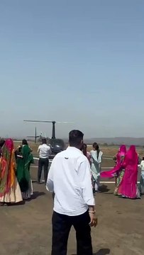 Unique Vidaai: चर्चा का विषय बनी ये शादी, दुल्हन को ससुराल ले जाने के लिए बुलाई ऐसी 'डोली' की देखने वालों की लग गई भीड़