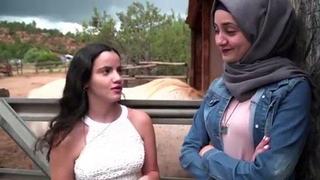 Chicas israelíes y árabes acampan por la paz en EEUU