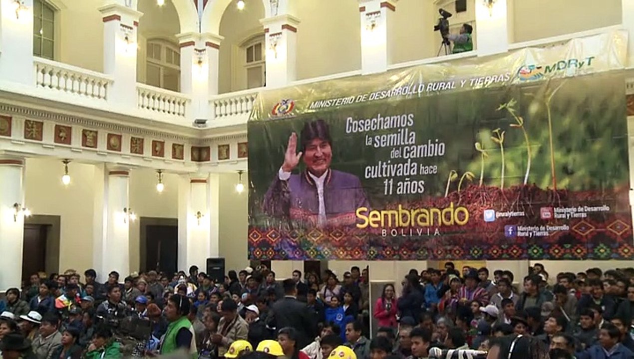 Bolivia promulga polémica ley que amplía cultivos de coca