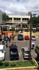 Estudiantes huyen durante tiroteo en la UASD