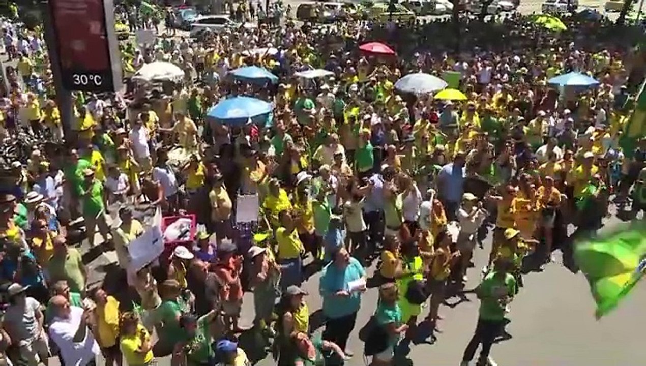 Brasileños hartos de corrupción exigen investigar a políticos
