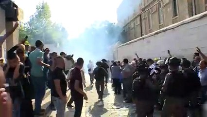 Incidentes entre palestinos y policía israelí en sitios sagrados