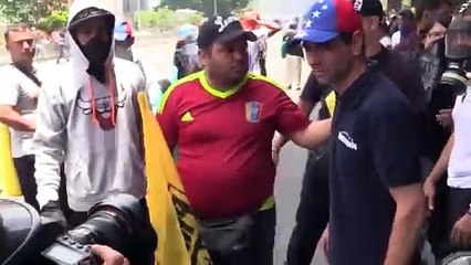 Marcha de oposición y chavistas en Venezuela deja tres muertos