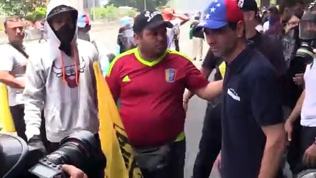 Marcha de oposición y chavistas en Venezuela deja tres muertos