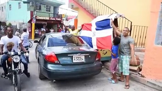 Los dirigentes comunitarios de La Cienega celebrando