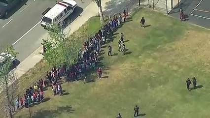 Policía: dos adultos muertos en ataque a escuela en California
