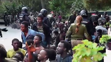 Cientos de migrantes entran en España forzando la valla de Ceuta