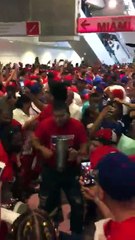 Celebración de dominicanos después de la victoria